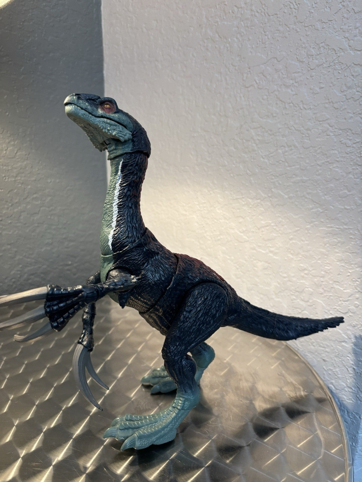 Jurassic World Dominion Sound Slashin' Therizinosaurus Dinosaur Action Figure