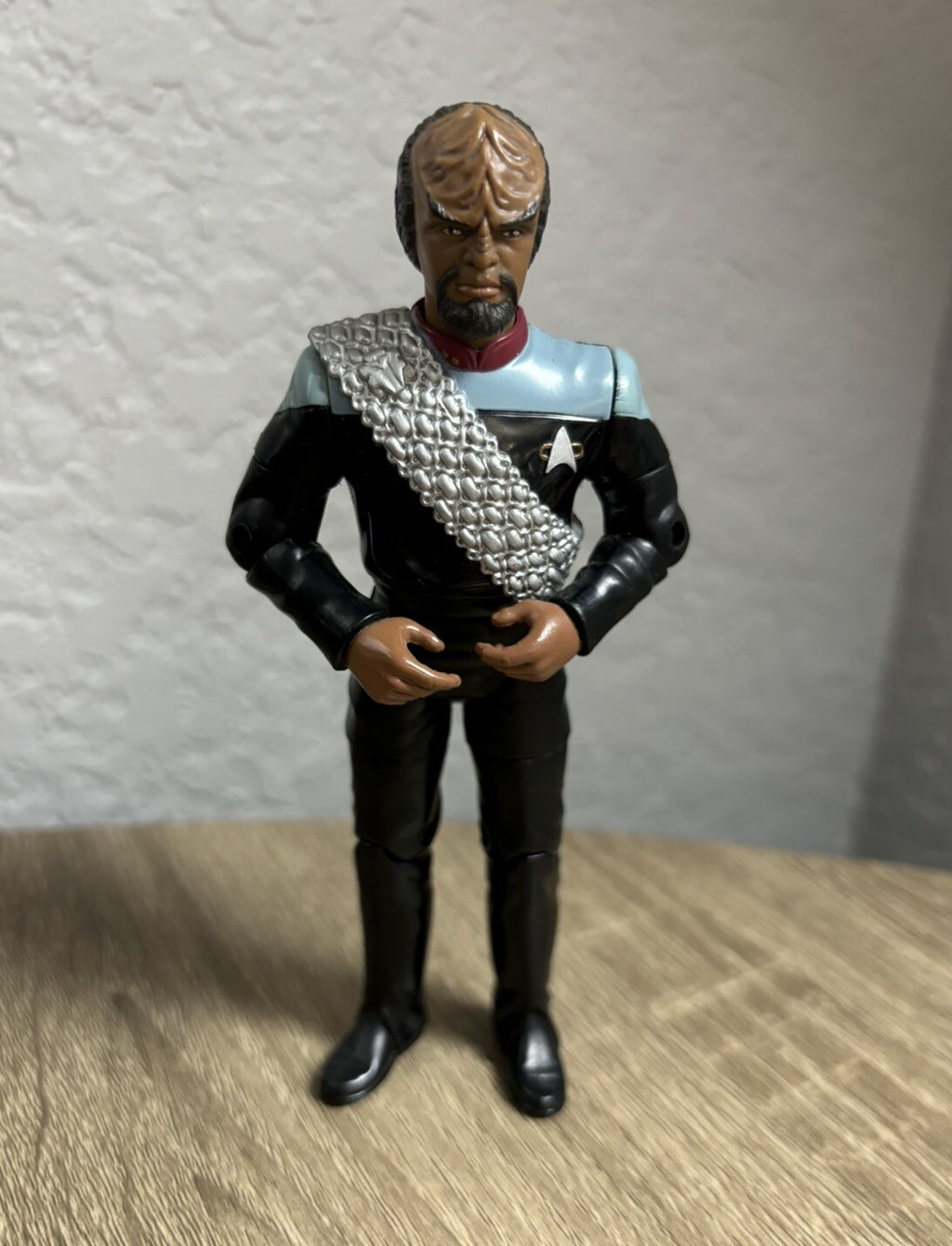 Playmates Toys Star Trek First Contact Lt. Commander Worf Action Figure 6" 1997