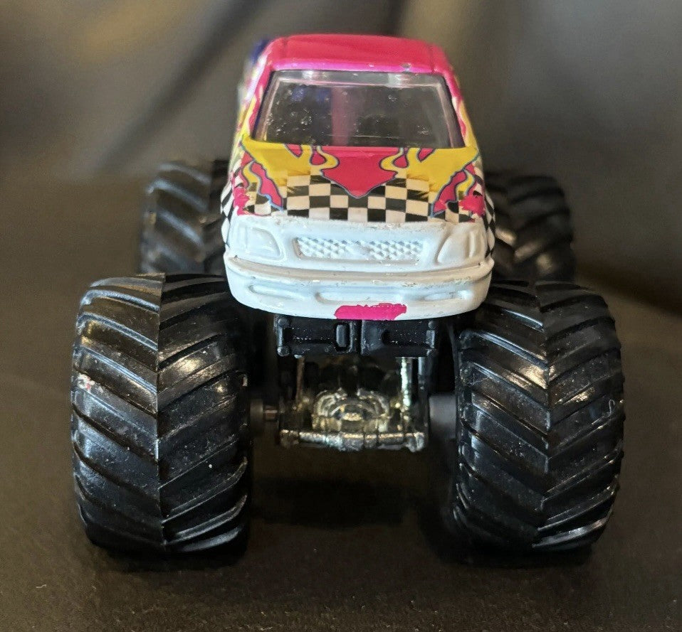 2006 VIRGINIA GIANT Hot Wheels Monster Jam Truck with metal undercarriage