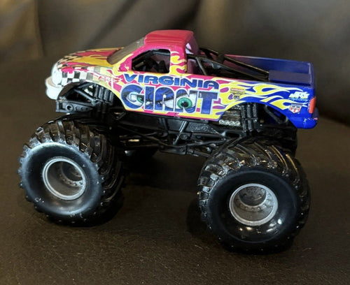 2006 VIRGINIA GIANT Hot Wheels Monster Jam Truck with metal undercarriage