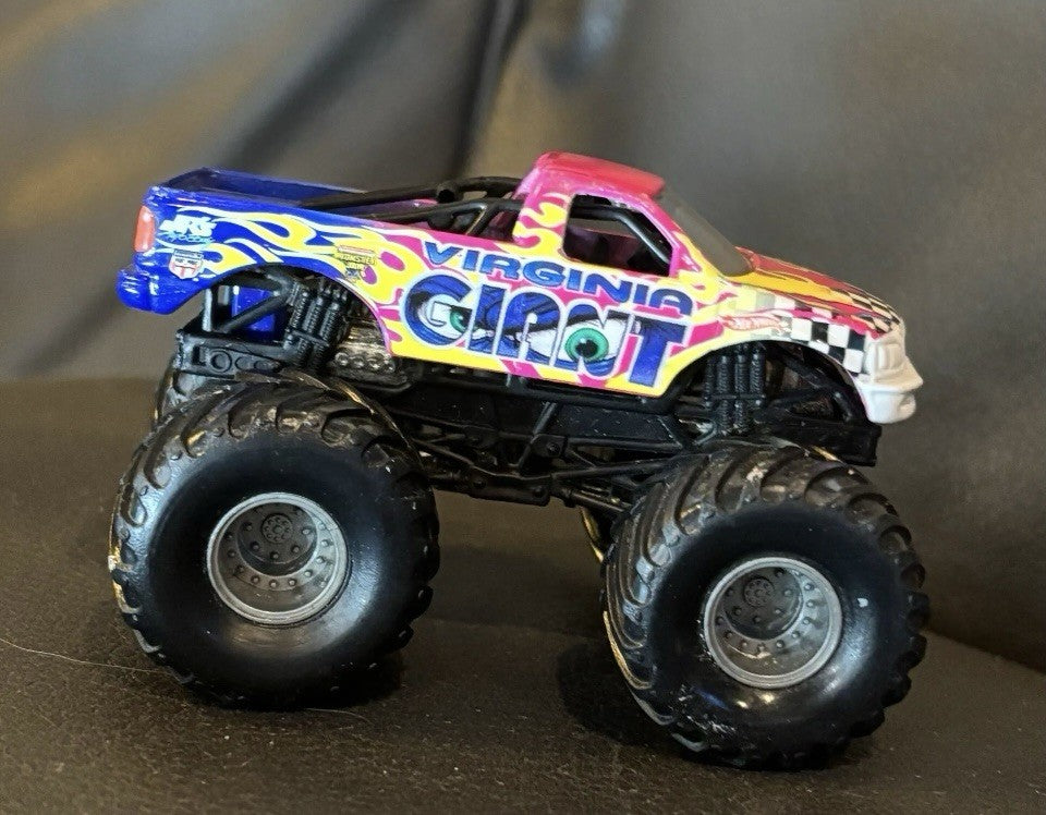 2006 VIRGINIA GIANT Hot Wheels Monster Jam Truck with metal undercarriage