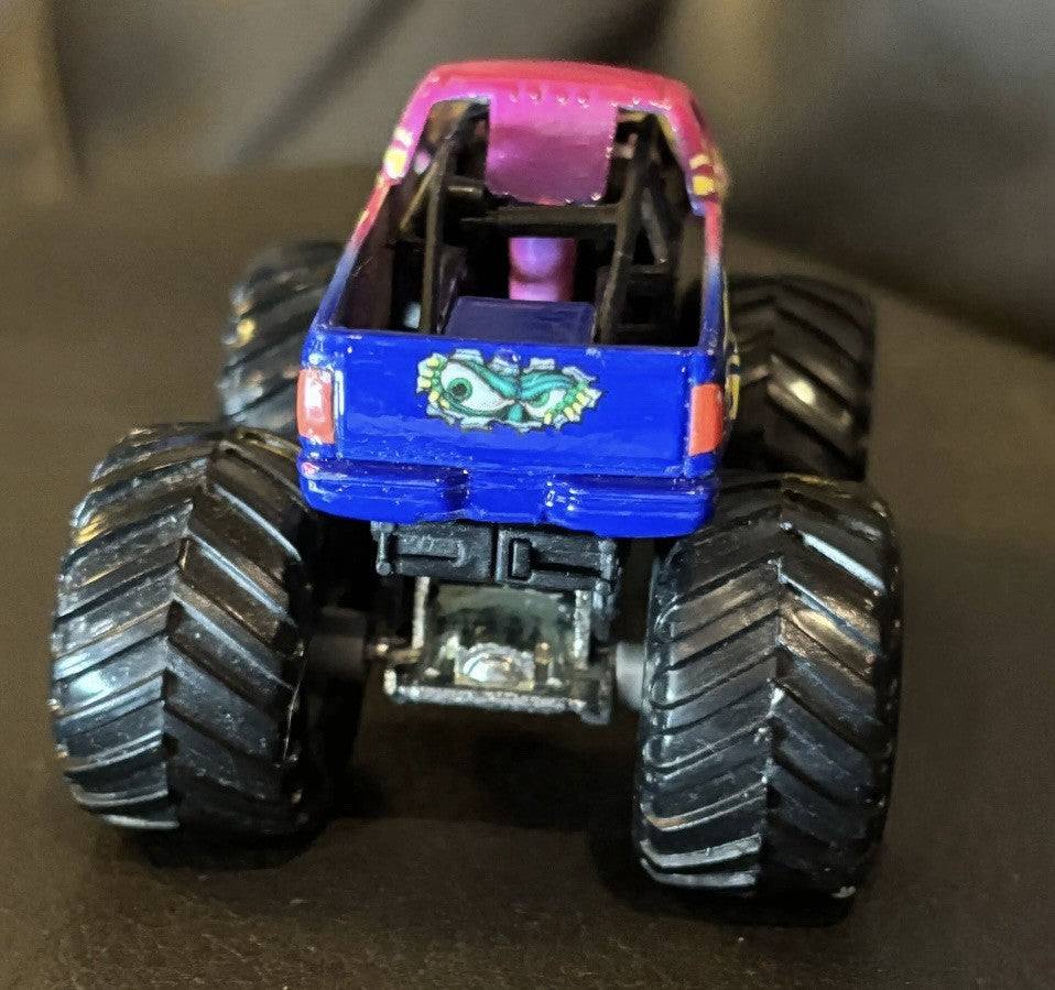 2006 VIRGINIA GIANT Hot Wheels Monster Jam Truck with metal undercarriage
