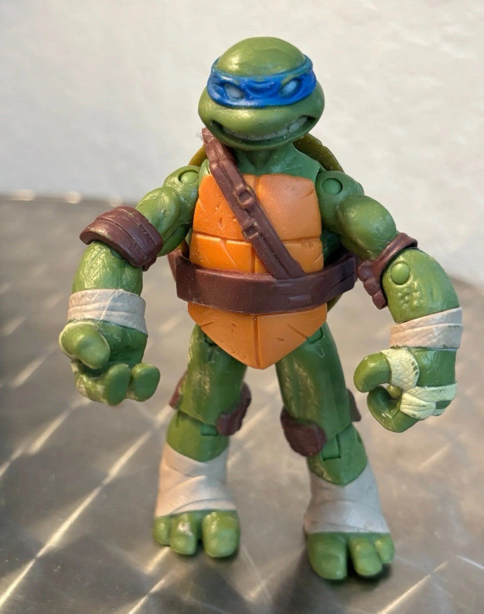Viacom "Leonardo" Ninja Turtle Toy Action Figure Adjustable Joint Posable 2012