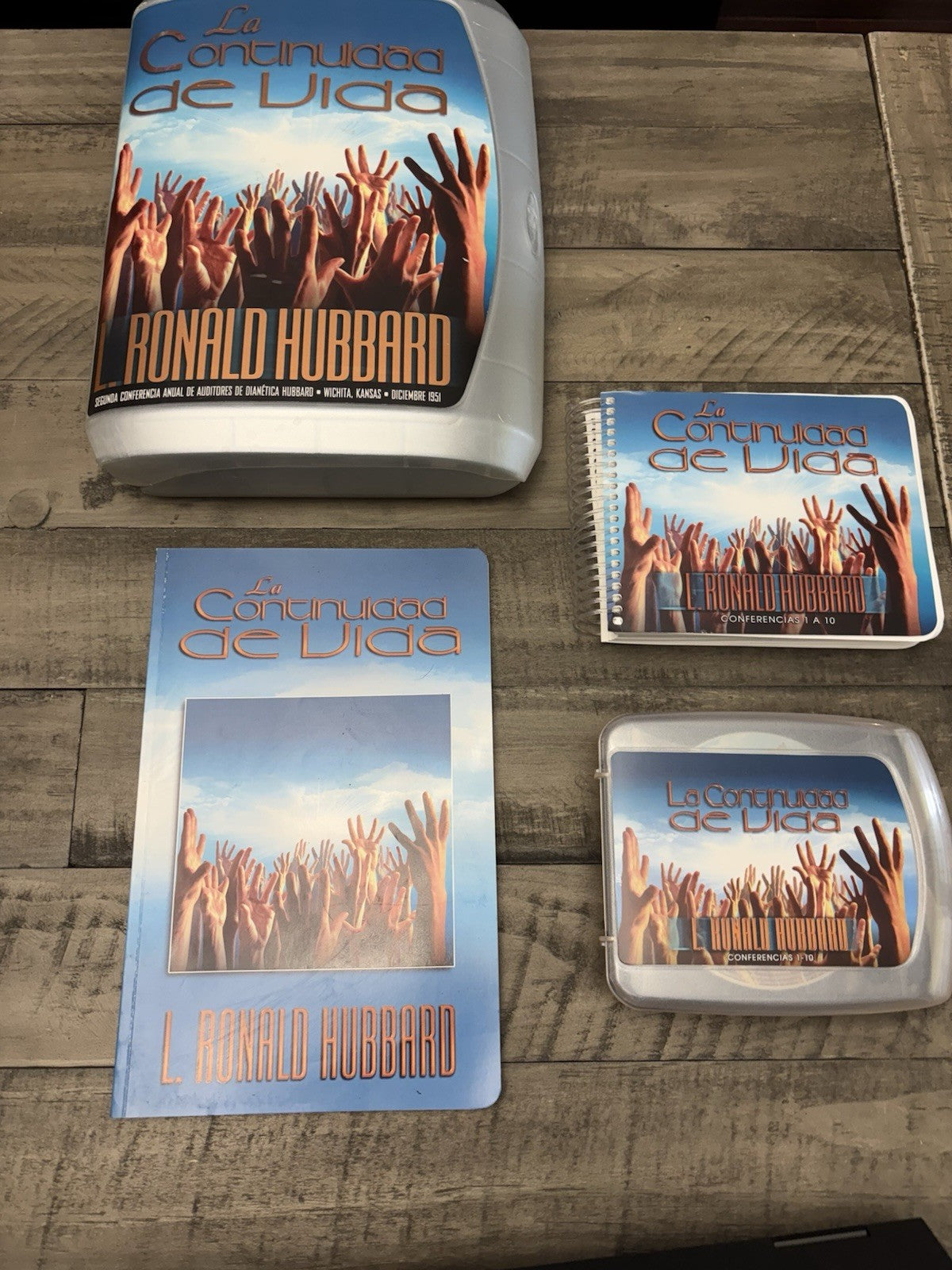 Scientology La Continuidad De Vida by L. Ron Hubbard Audio CDs