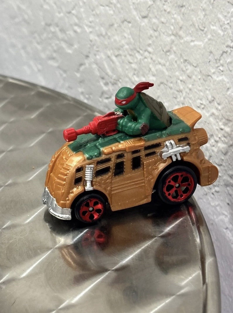TMNT Teenage Mutant Ninja Turtles Raphael Playmates Assault Van Diecast Car Van