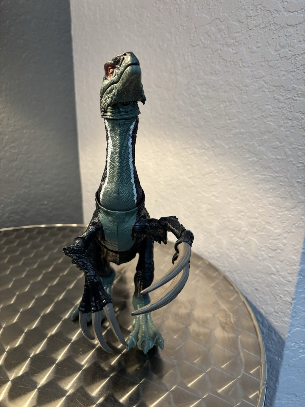 Jurassic World Dominion Sound Slashin' Therizinosaurus Dinosaur Action Figure