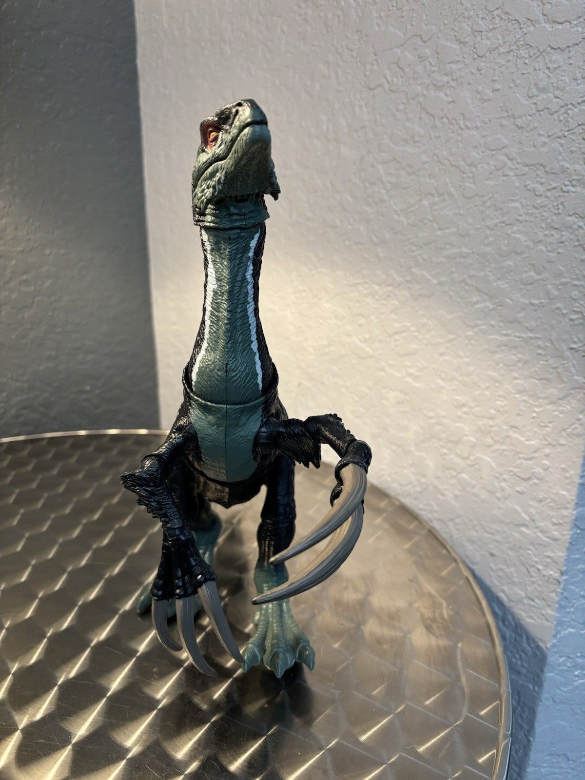 Jurassic World Dominion Sound Slashin' Therizinosaurus Dinosaur Action Figure