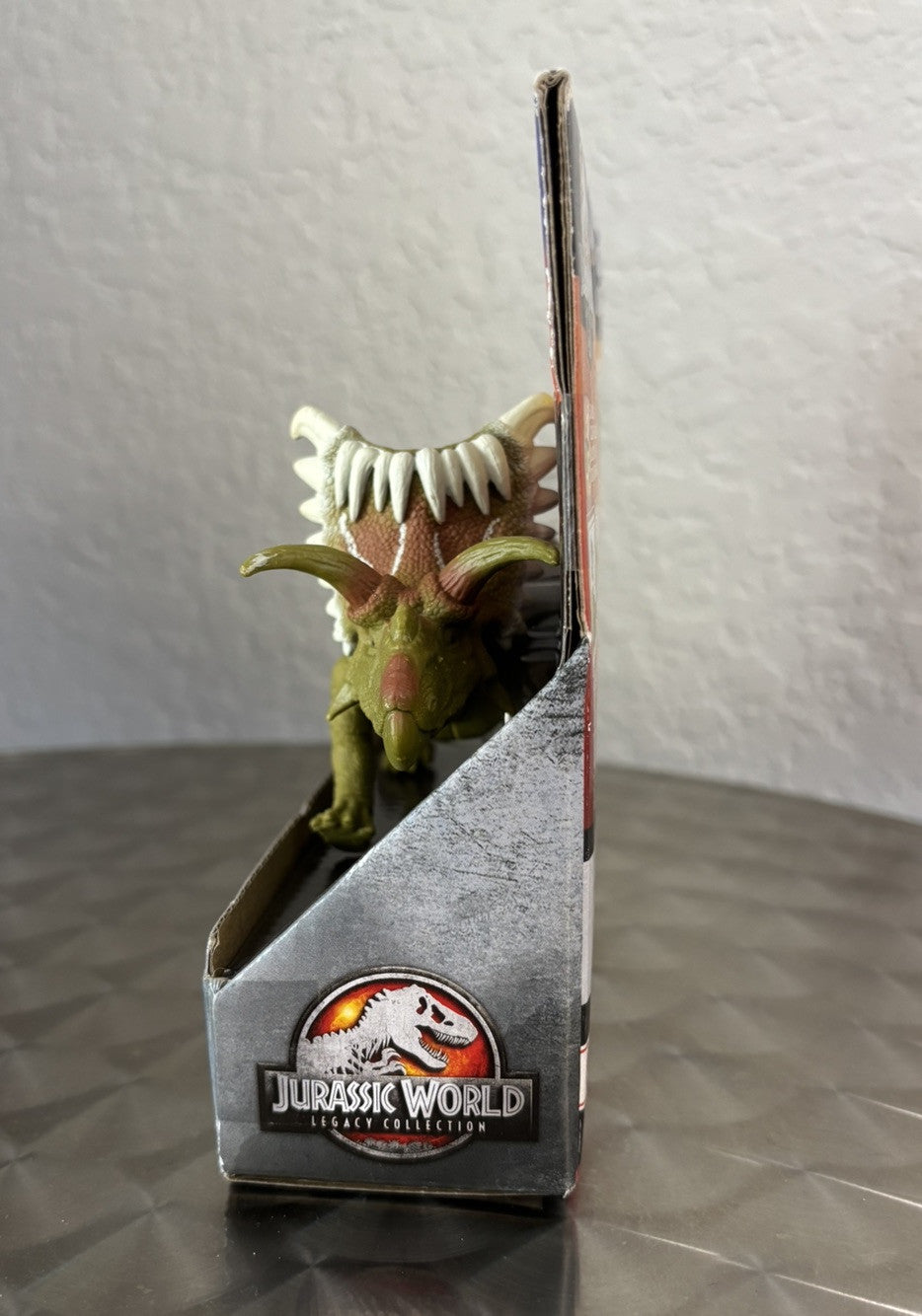 Jurassic World Legacy Collection KOSMOCERATOPS Dinosaur Figure w/ Attack 7” NEW
